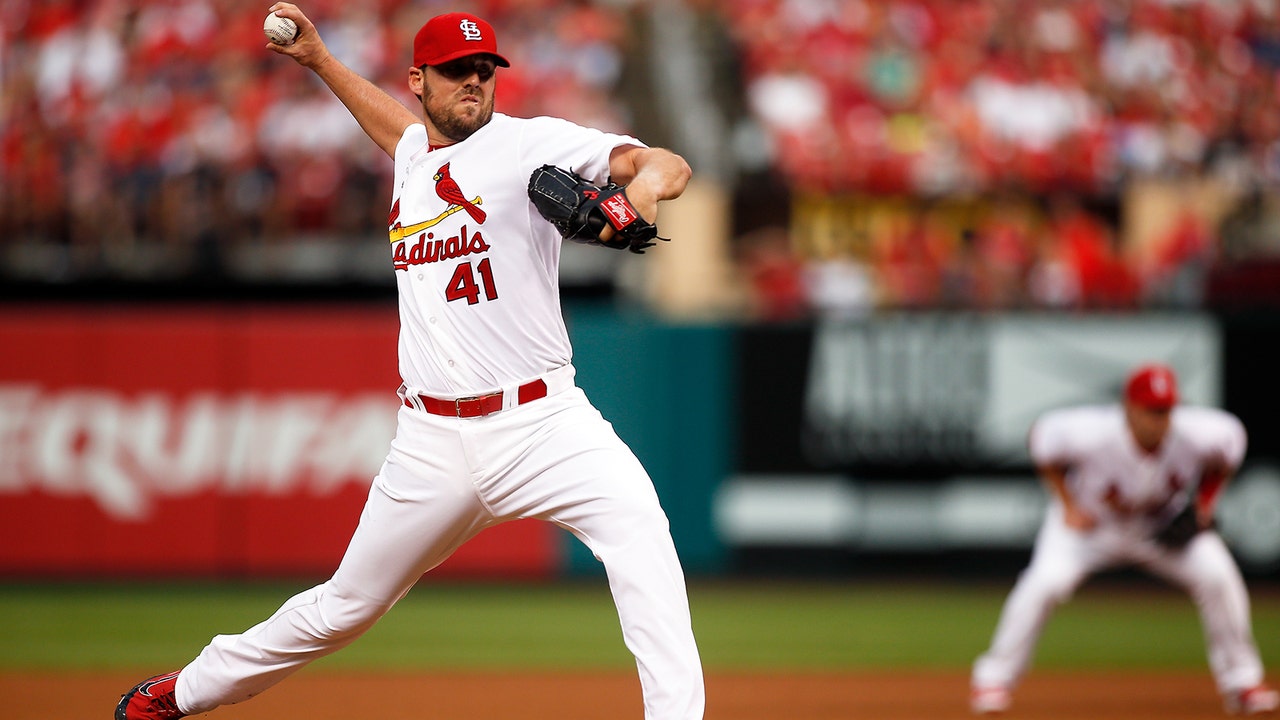 Lackey looks -- again -- for road win as Cards try for fifth straight vs. Phillies